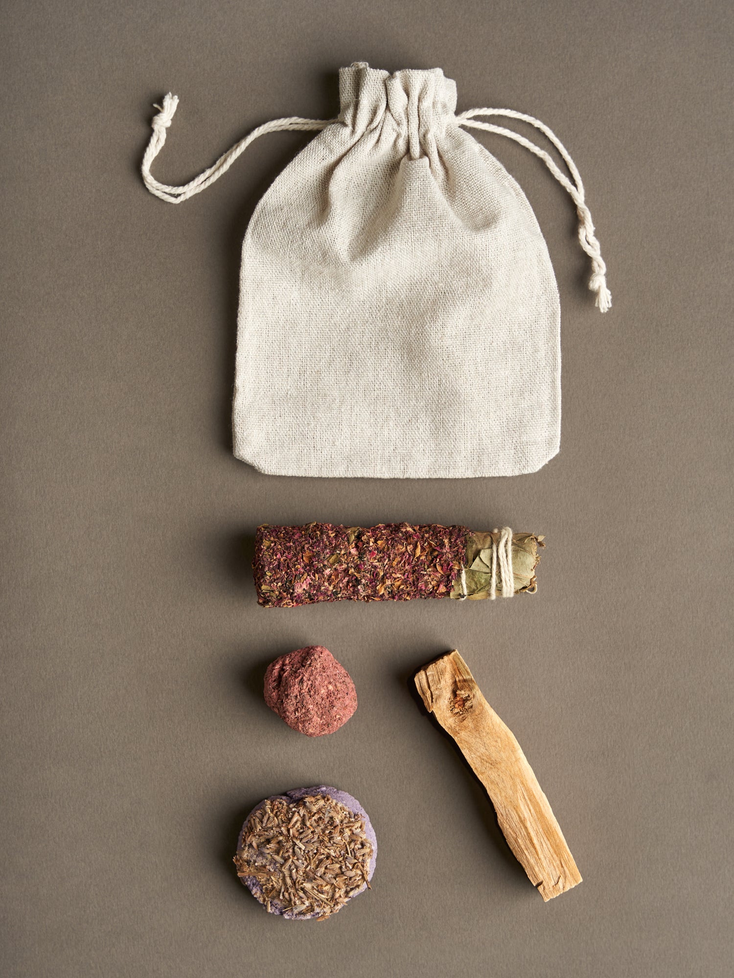 Calming ritual kit - Pastill, bombita, palo santo, smudge stick